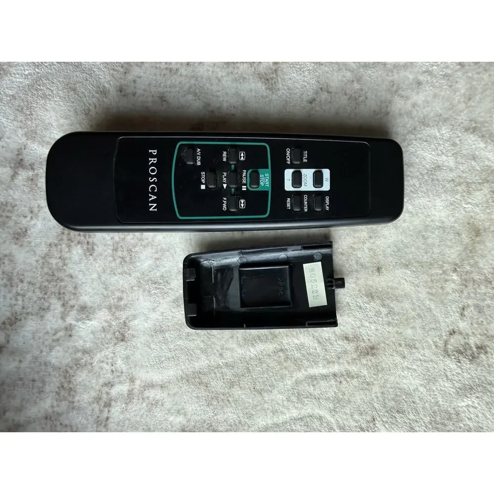 ProScan PRO598 8mm Camcorder 32X Zoom Battery Charger Remote Bag Powers On